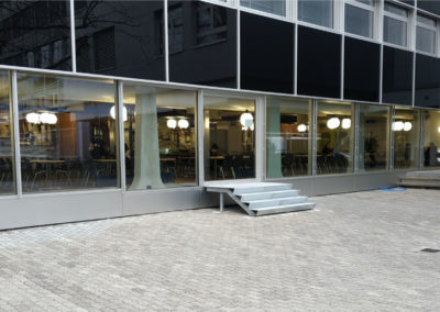 Réfectoire du Centre sportif de la Vallée de la Jeunesse, CSVJ, assainissement énergétique d’un bâtiment construit selon le système "CROCS" à Lausanne.