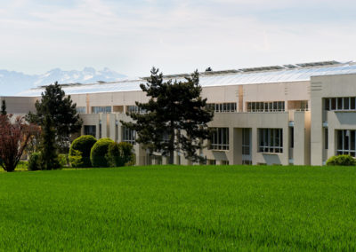 24 salles, théâtre et salle ominisport pour le Collège de la Terre Sainte à Coppet, une référence européenne sur le plan énergétique.