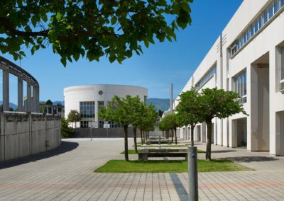 24 salles, théâtre et salle ominisport pour le Collège de la Terre Sainte à Coppet, une référence européenne sur le plan énergétique.