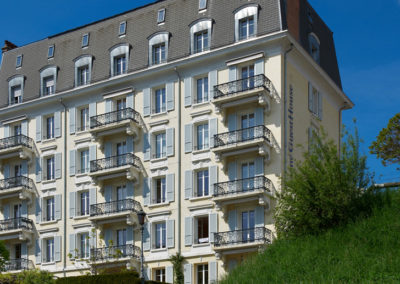 Assainissement énergétique d’un bâtiment de logements transformé en Guest-house, chemin des Epinettes à Lausanne. Prix solaire suisse 2002.