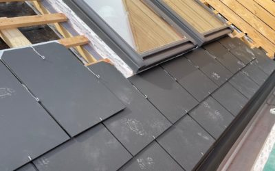 La mise en place du revêtement de toiture